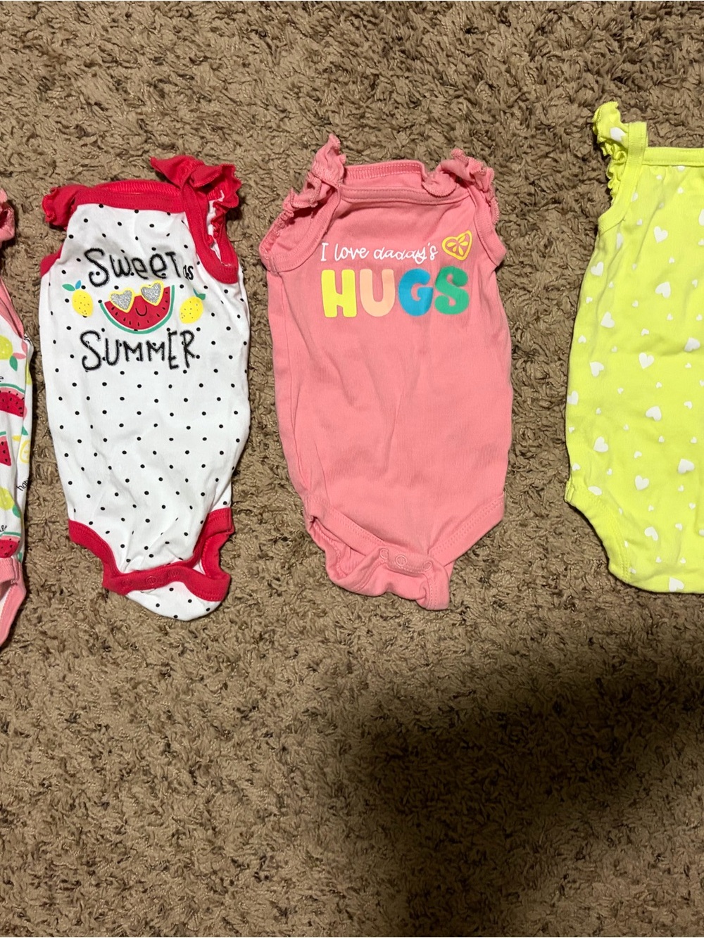 Pink 'I Love Daddy's Hugs' Baby One-Piece Bodysuit